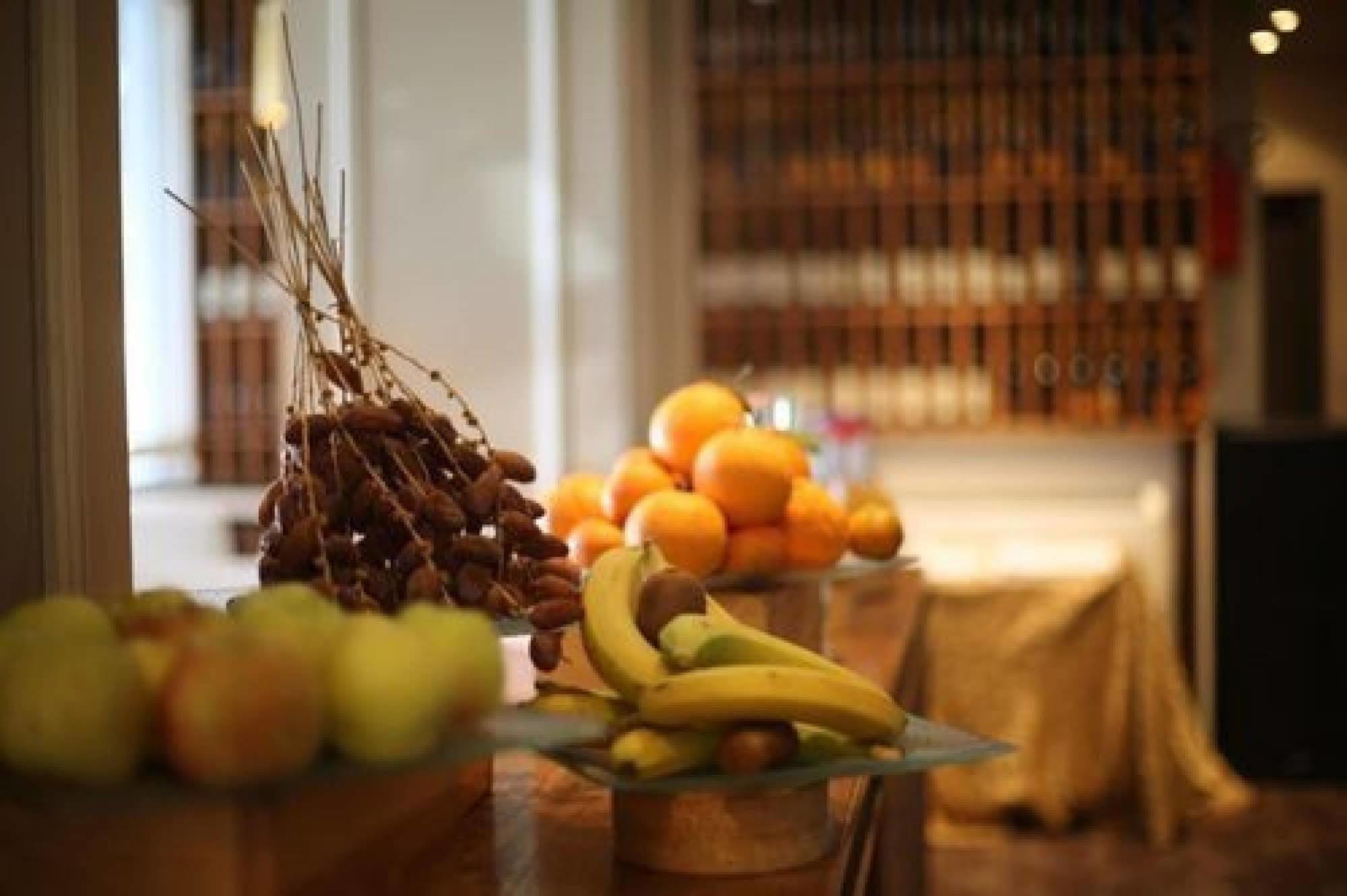 ホテル ラ メゾン ブランシェ チュニス エクステリア 写真 Fruit at a buffet