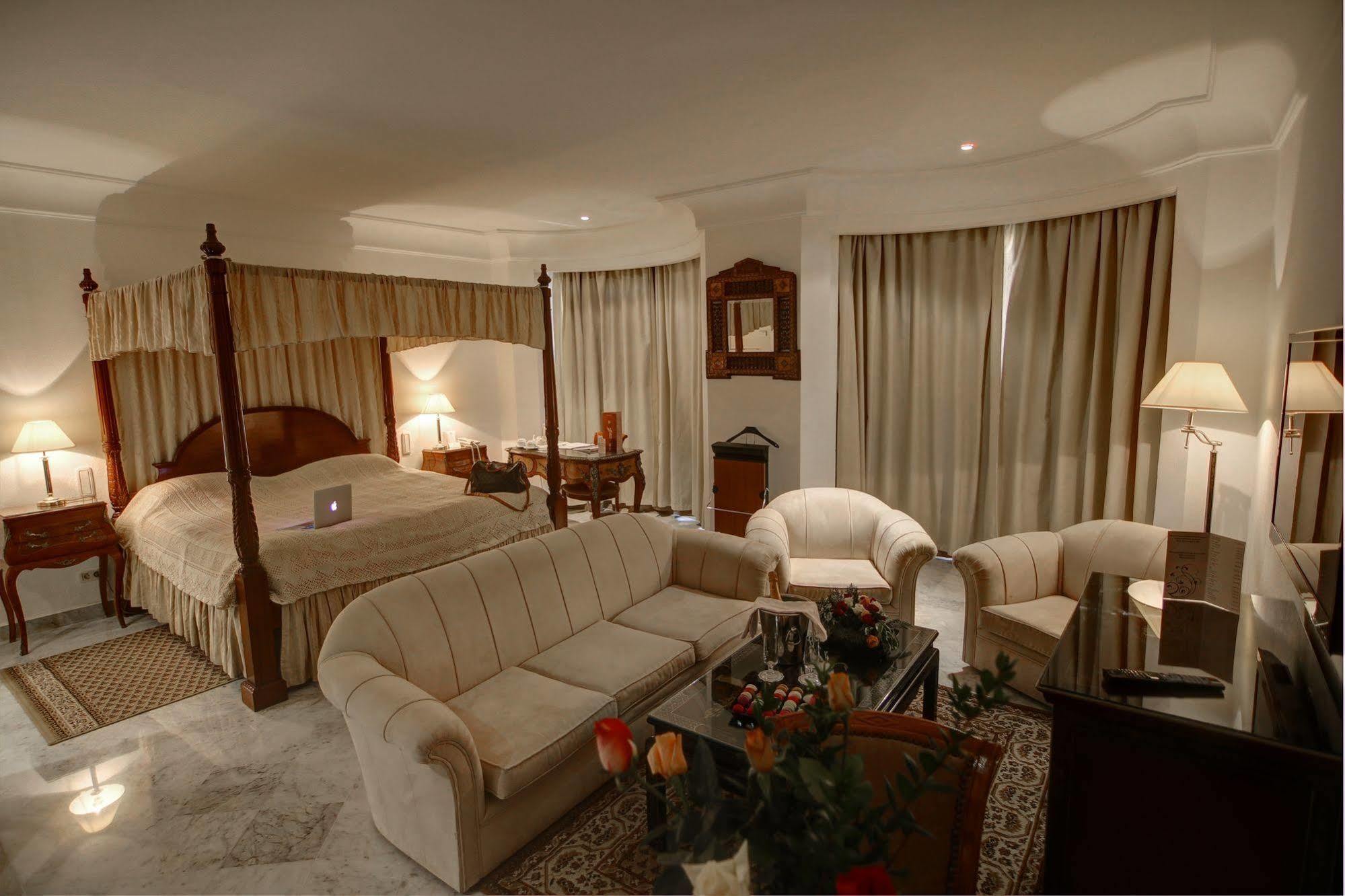 ホテル ラ メゾン ブランシェ チュニス エクステリア 写真 A suite at the hotel