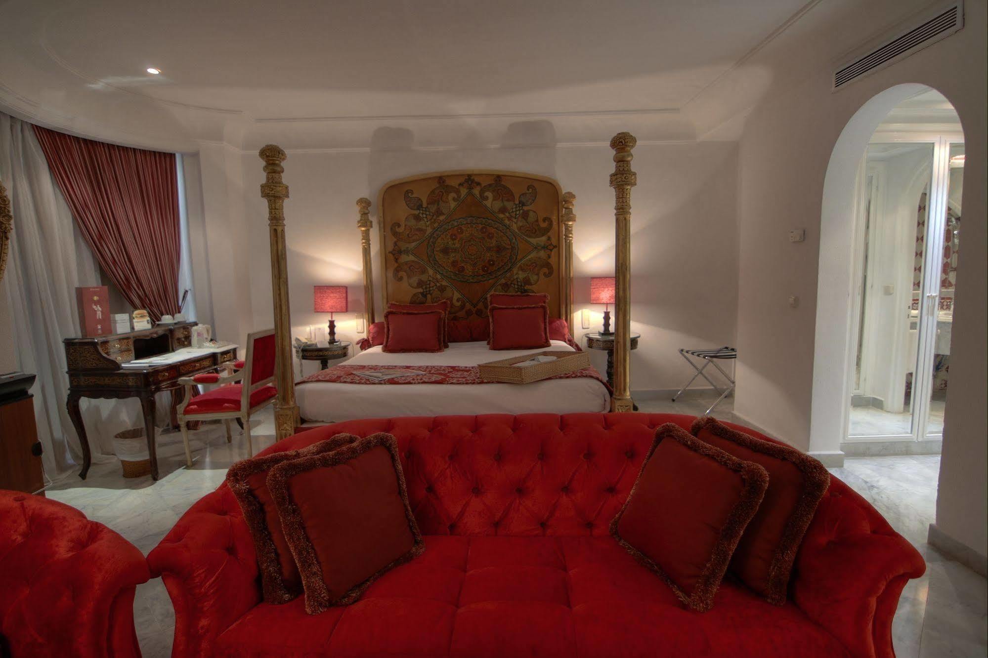 ホテル ラ メゾン ブランシェ チュニス エクステリア 写真 A suite at the Four Seasons Hotel, Madrid