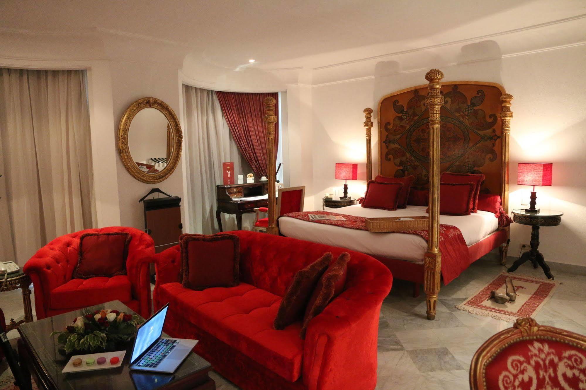 ホテル ラ メゾン ブランシェ チュニス エクステリア 写真 A suite at the Hotel de Crillon