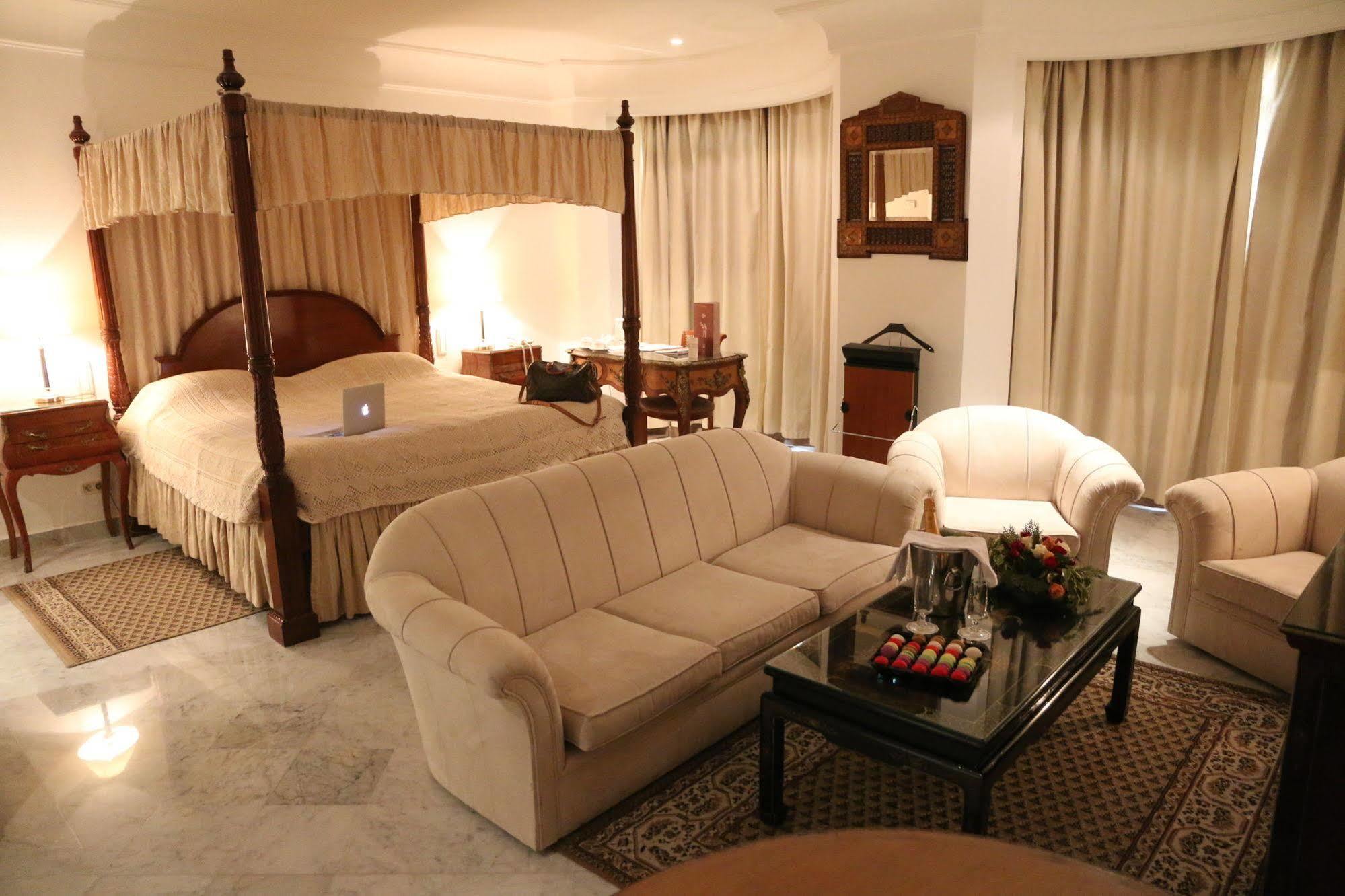 ホテル ラ メゾン ブランシェ チュニス エクステリア 写真 A suite at the Taj Mahal Palace