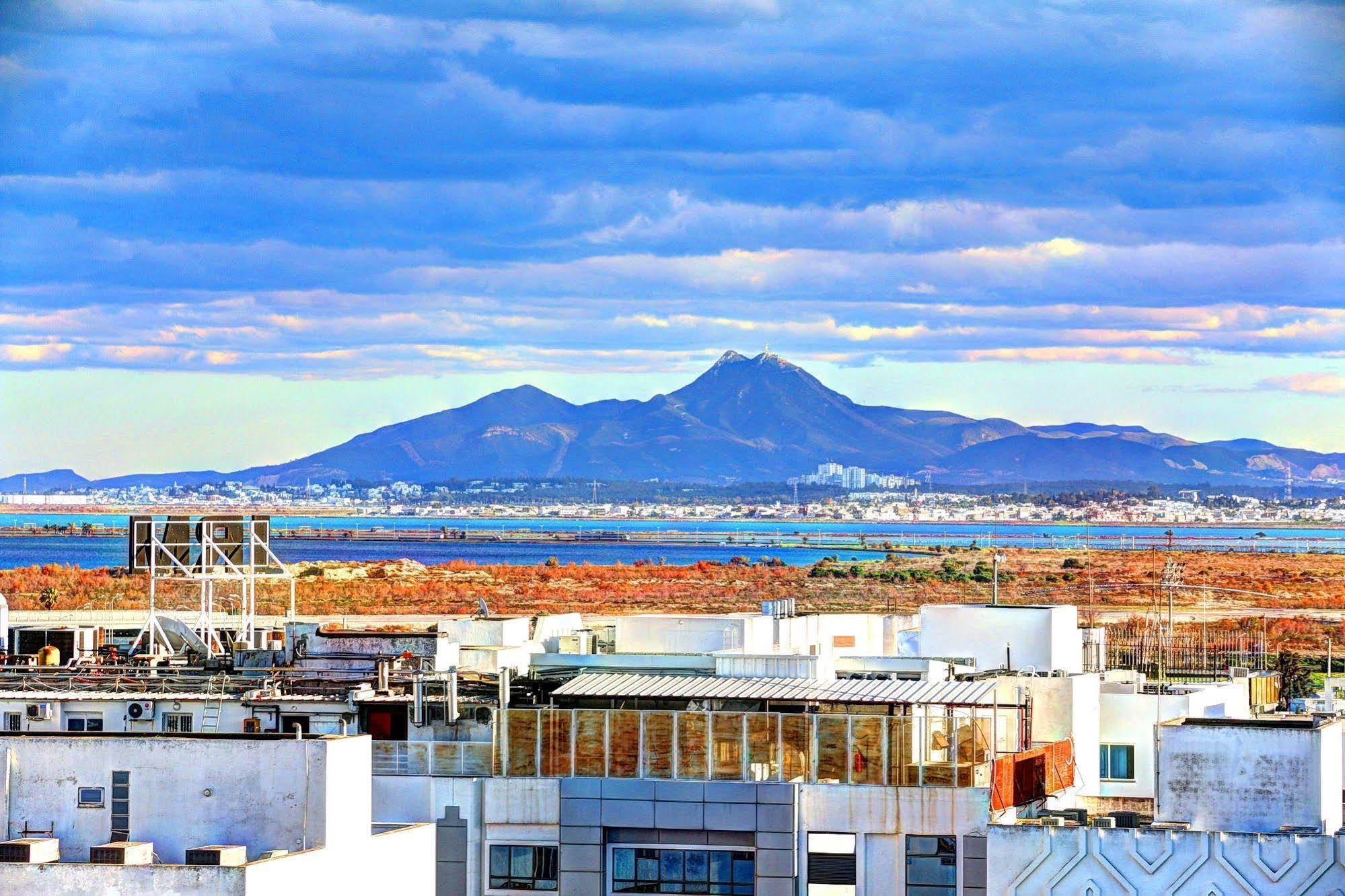ホテル ラ メゾン ブランシェ チュニス エクステリア 写真 View of the Sierra de Callosa from Benidorm