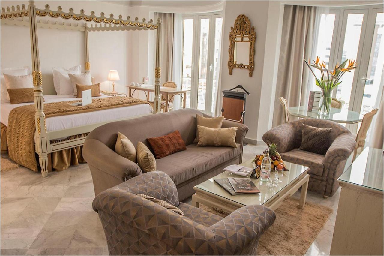 ホテル ラ メゾン ブランシェ チュニス エクステリア 写真 Suite at the Four Seasons Hotel, Paris